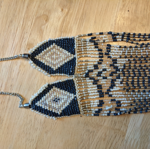 Handmade beaded layered necklace - Picture 4 of 4